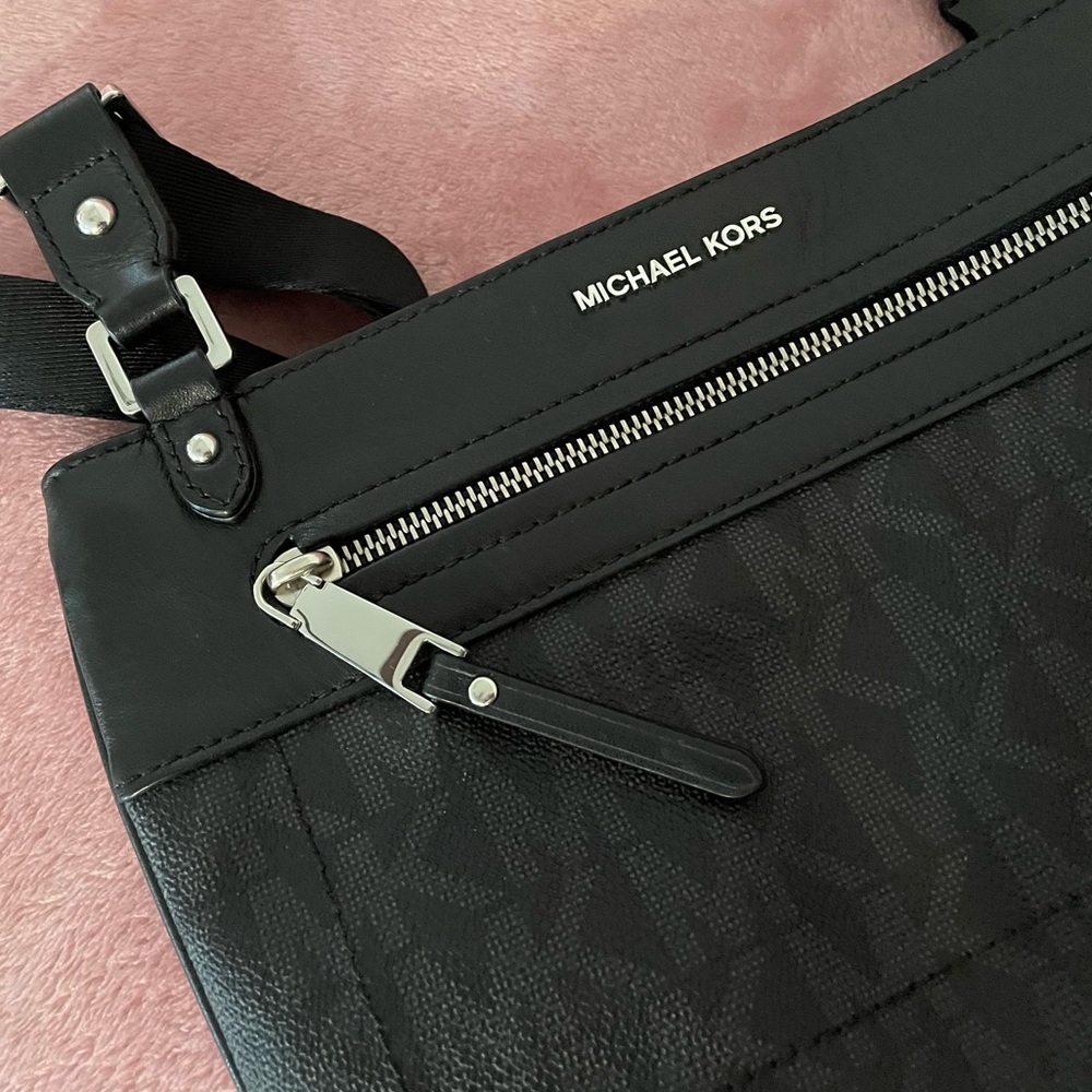 ❤️MICHAEL KORS black crossbody bag